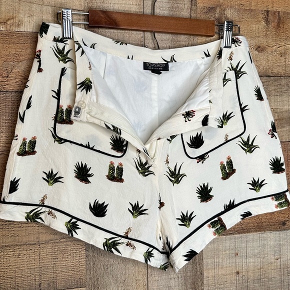 TOPSHOP Cactus Print High Waisted Shorts 8 - Picture 8 of 11